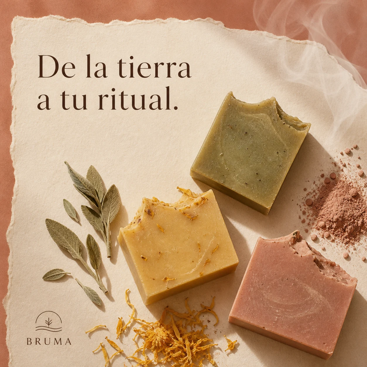 Pieza de BRUMA con tres jabones y el mensaje De la tierra a tu ritual