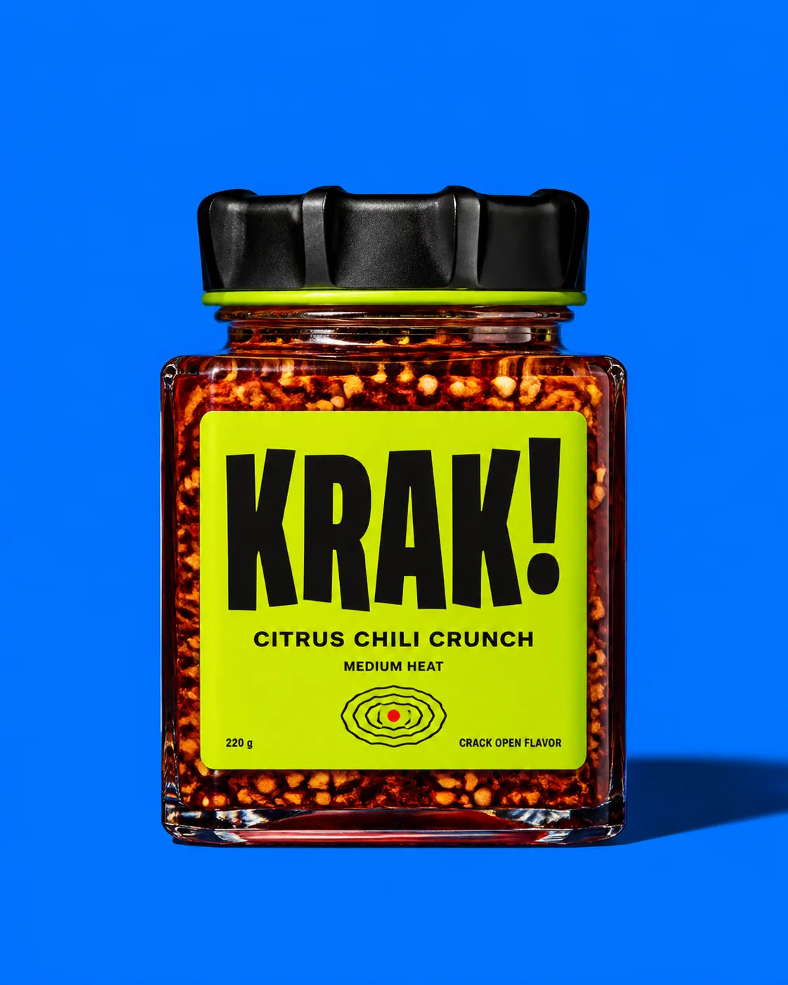 Frasco principal de KRAK! con etiqueta lima sobre fondo azul eléctrico