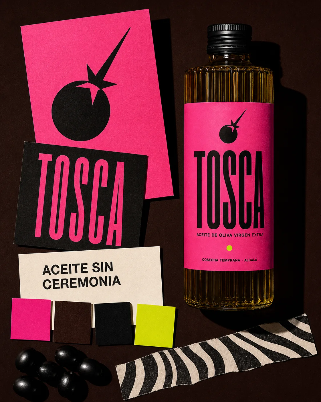 Sistema de identidad TOSCA con botella, logotipo, recursos gráficos y mensajes
